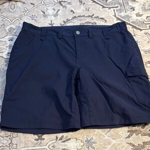 Duluth trading Co women’s size 16 Navy Cargo Shorts